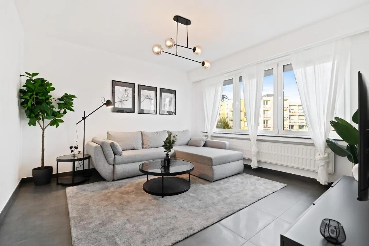 Charming 1Br Apt W/ Terrace & 5 Min Drive To City location